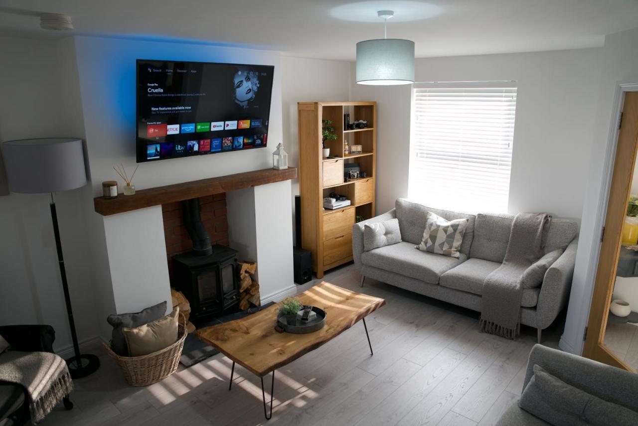 Modern 3 Bedroom Coastal Home Ньюри Экстерьер фото